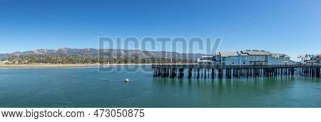 Santa Barbara, Usa - March 16, 2019: Scenic Pier In Santa Barbara - Stearns Wharf - With Empty Beach