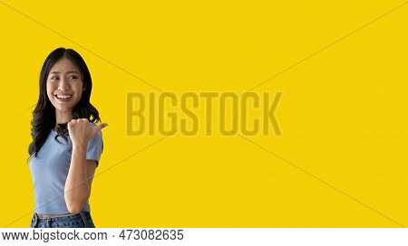Asian woman pointing finger inviting click here, It is recommended to follow this direction or click