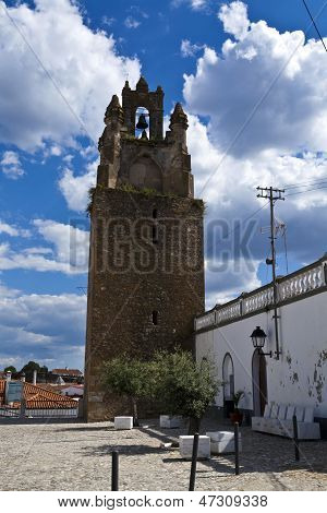 Der Uhrturm von Serpa, Portugal