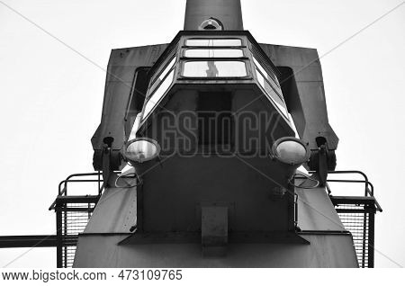 Low-angle Grayscale Shot Of An Old Cargo Crane In The Media Harbor In Dusseldorf, Germany.