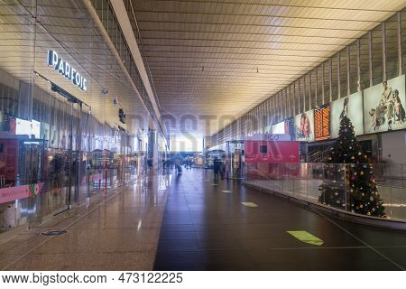 Rome, Italy - December 9, 2022: Interior Of Train Station Roma Termini In The Early Morning. Termini