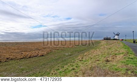 The Promenade Overlooking The Ribble Estuary At Lytham, Lytham St Annes, Fylde Coast, Lancashire Uni