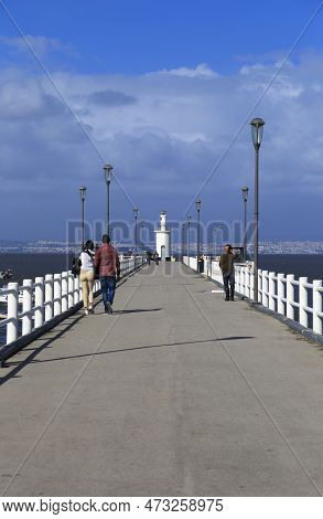 Alcochete, Lisbon, Portugal- October 21, 2022: People Relaxing And Doing Exercise In Alcochete Town 