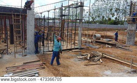 Ilheus, Bahia, Brazil - October 7, 2022: Workers During Construction Of A Polyclinic Of The Estada D
