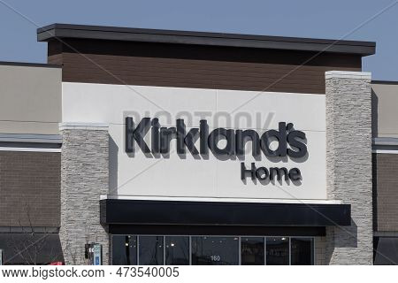 Noblesville - Circa March 2023: Kirkland's Strip Mall Location. Kirkland's Sells Home Decor Accessor