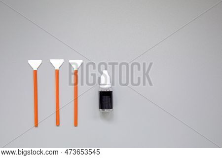 Sensor Cleaning Kit, Layout Of Cleaning Kit For Digital Cameras, Cleaning Sensor With Small Brush An