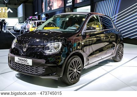 Renault Twingo E-tech Urban Night Electric Car Showcased At The Brussels Autosalon European Motor Sh