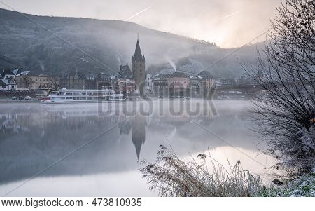Bernkastel, Germany - December 18, 2022: Panoramic Image Of Bernkastel On A Cold Und Foggy Winter Da