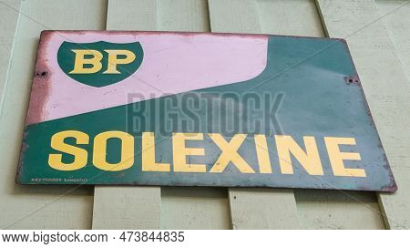 Bordeaux , Aquitaine  France - 11 06 2022 : Solexine Bp Logo Brand And Text Sign Moped Solex Oil Gas