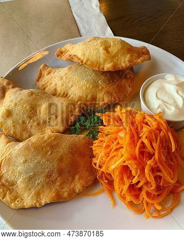 Fried Dumplings, Stuffed Dumplings, Carrot Salad, Mayonnaise Sauce, Ukrainian Dumplings, Lunch Dish