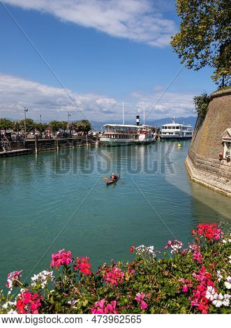 Peschiera, Lago Di Garda, Italy 22 September 2022 Ancient Venetian Walls And Ferry Port At Canale Di