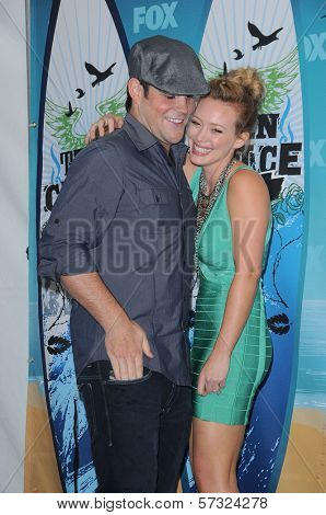 Hilary Duff and Mike Comrie at the 2010 Teen Choice Awards - Press Room, Gibson Amphitheater, Universal City, CA. 08-08-10