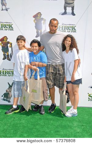 Donald Faison and children at the 