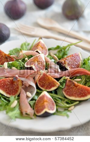 Fresh salad with figs