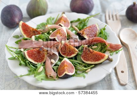 Fresh salad with figs