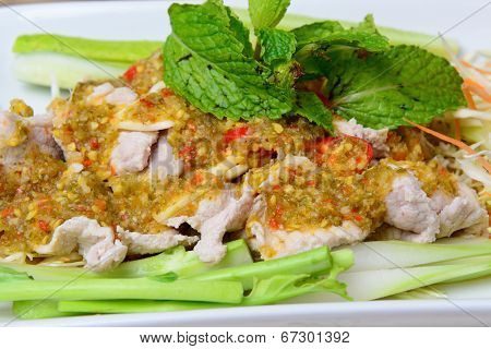Boiled Pork With Lime Garlic And Chili Sauce (moo Ma Nao)