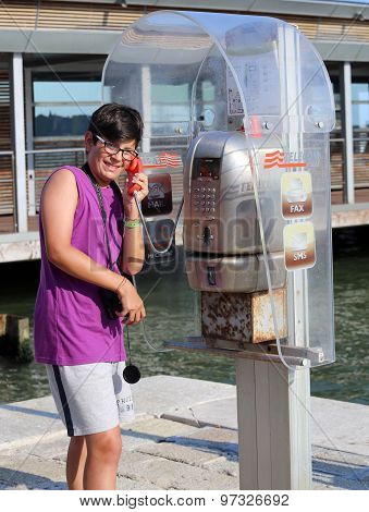 Venice, Ve - Italy. 18Th July, 2015: Young Tourist Guy With Camera Phones From The Old Phone Booth