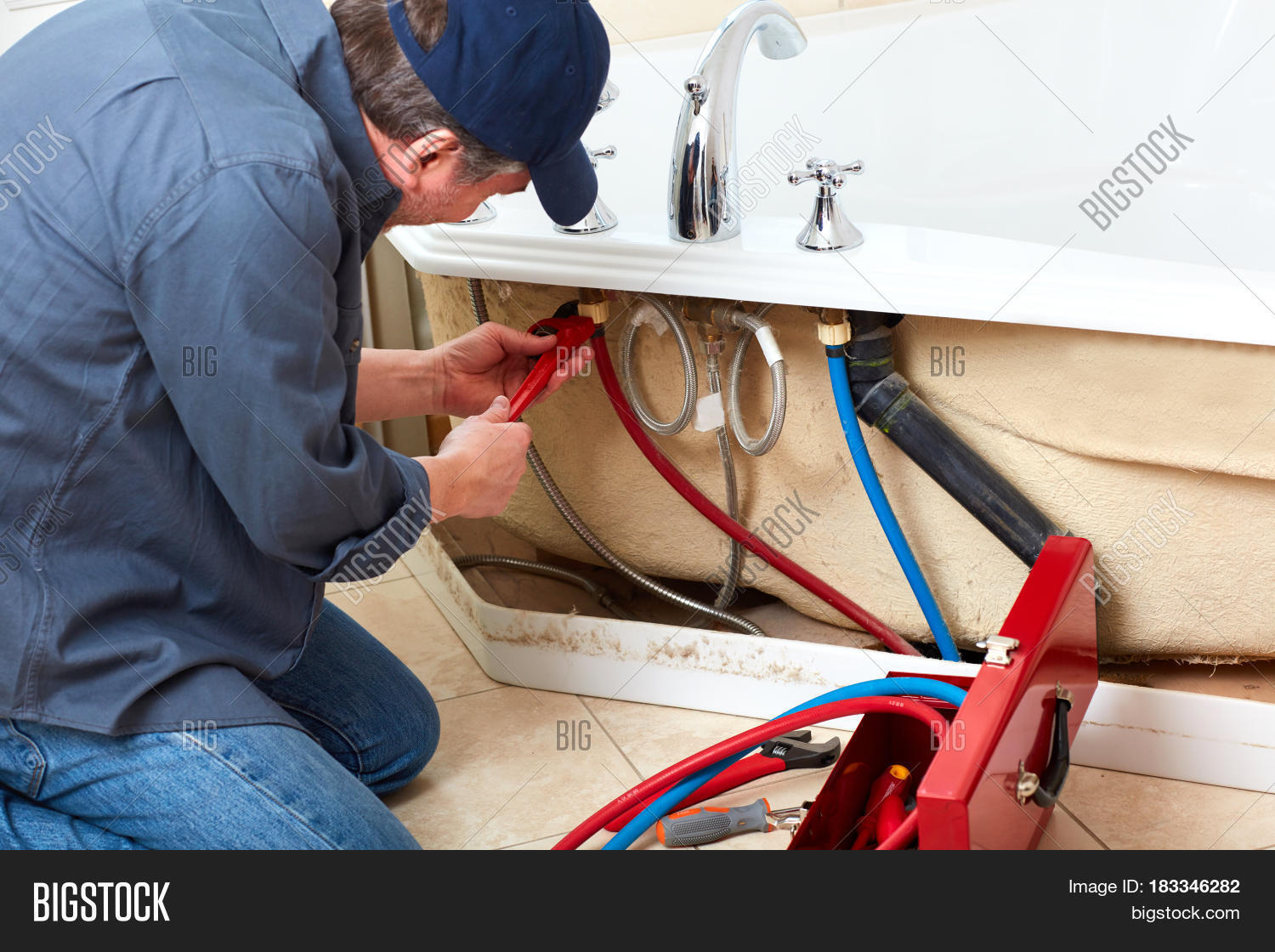 Сантехника. Уборка ванной комнаты. Сантехник ванна сайт. Сантехника баннер. Монтаж сантехнического оборудования.