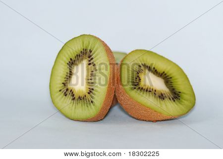 Mehukas kypsä Kiwi