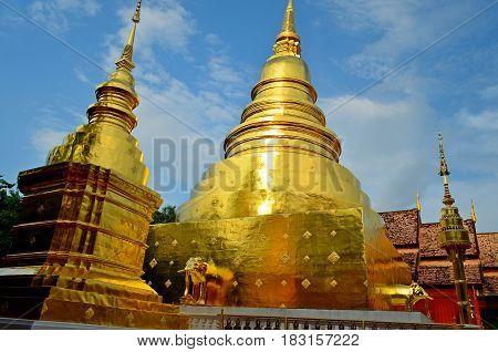 The temples of Buddhism amaze the imagination with their beauty, gold and majesty, nature as if the architect is hammering these buildings