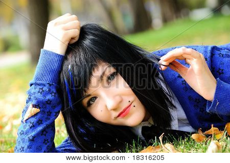 brunette ตาสีฟ้า