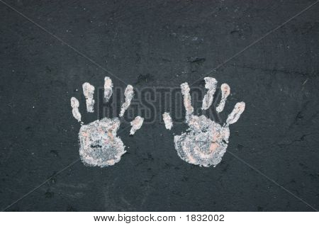 Handprints auf Asphalt