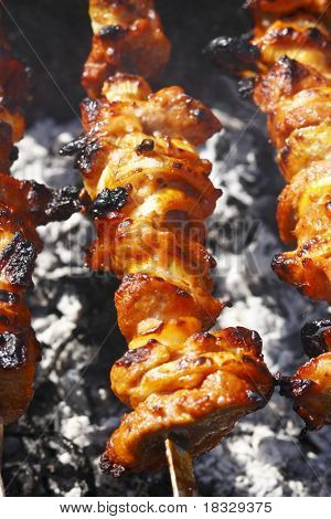 Barbecue su barbeque con fumo