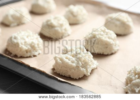 Baking tray with delicious coconut macaroons, closeup