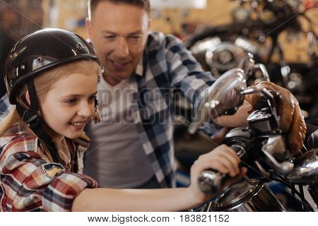 So many details. Wonderful attentive caring dad explaining his child why he needing rearview mirror and showing it to her
