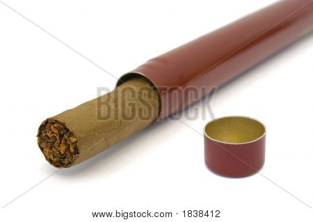 Sigaro nella casella, close-up