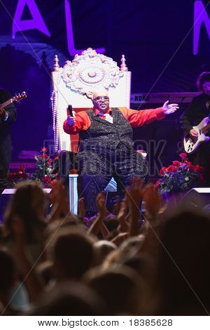 LOULE, Portekiz - 27 Haziran: Solomon Burke sahneye Med Festivali 27 Haziran 2008, Loule, P gerçekleştirir