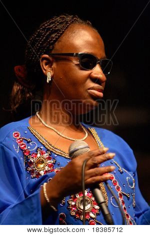 LOULE, PORTUGAL - 28. juni: amadou e mariam udfører på scenen på Festival Med 28 juni 2008 i Loule, 