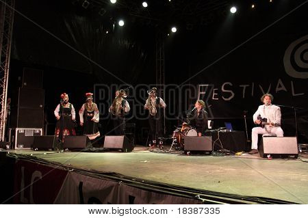 LOULE, Portugalsko - 24. června: Goran Bregović a jeho svatební pohřební kapela vystupuje na scénu na Festiva