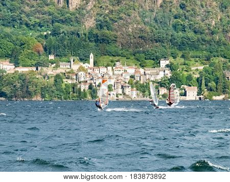 Windsurf E Kitesurf On The Lake