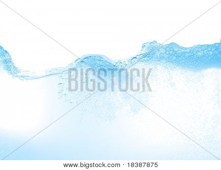 ฟองน้ำแยกต่างหากบนพื้นสีขาว