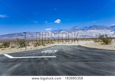 Driving Sr 190 Thru The Death Valley In The Small Panamint Valley