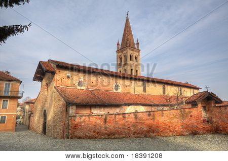 Alte Dom Innenansicht in Stadt Saluzzo, Norditalien.
