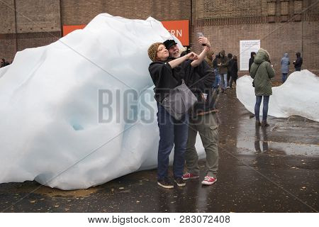 London, Uk - December 22, 2018 Ice Watch By Olafur Eliasson : Giant Ice Blocks From Greenland Instal