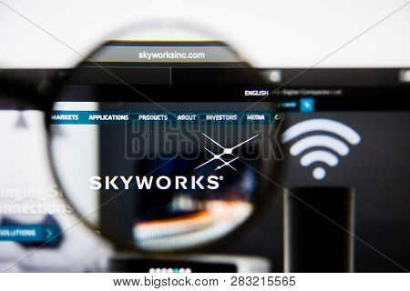 Los Angeles, California, Usa - 25 January 2019: Skyworks Solutions Website Homepage. Skyworks Soluti