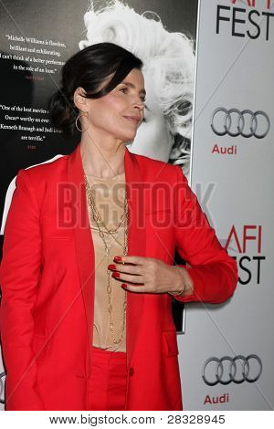 LOS ANGELES - NOV 6: Julia Ormond ankommer til 