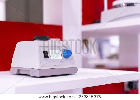 Automatic Digital Stir Or Magnetic Stirrer Vortex Mixer Device Of Lab For Solution Liquid In Beaker 