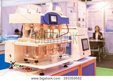 High Technology Automatic Tablet Dissolution Tester For Sample Drug Of Ability Solvency Measuring & 