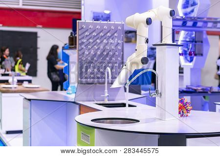 Modern Of Fume Hood Arm For Suction Smoke With Table & Water Tab Sink Or Basin For Lab Industrial Or
