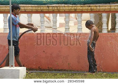 Kambodžské děti hrají