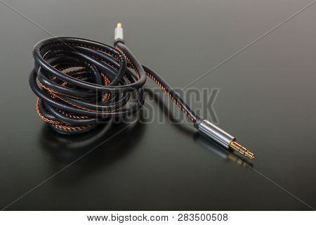 High-fidelity Analog Shielded Audio Cable With Gold-plated Stereo Connectors Mini Jack On A Dark Mat