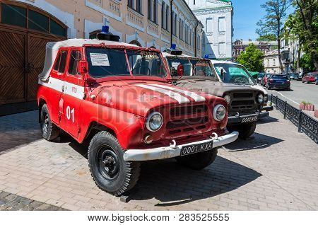 Kyiv, Ukraine - May 10, 2015: Retro Firemen Car In Front Of The Ukrainian National Chornobyl Museum,