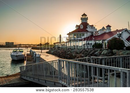 Long Beach, California-june 24: The The Parkers Lighthouse Restaurant And Long Beach Lighthouse In T