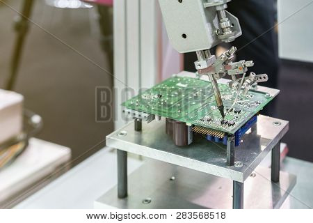 High Technology And Modern Automatic Robot For Pcb (print Circuit Board) Assembly Machine During Sol