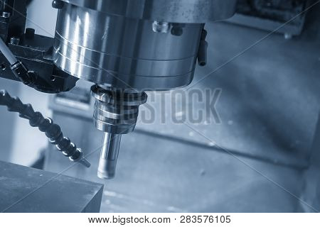 The  Operation Of Cnc Milling Machine .the Cnc Milling Machine Cutting The Mold Part With The Index-