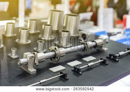Many Size Of High Quality And Precision Linear Bushing Drive Or Slide Bar And Lead Ball Bearing Of M